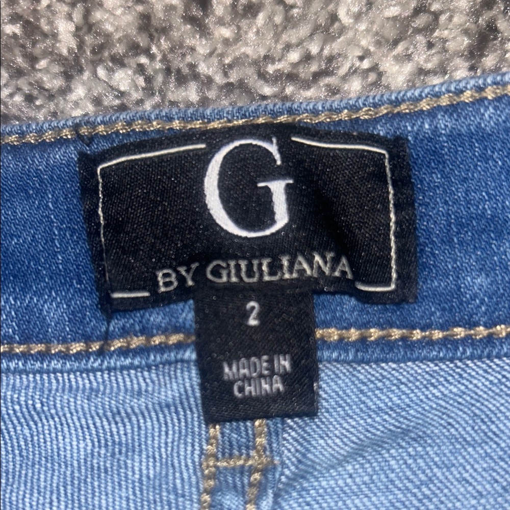 G by Giuliana Light Blue Denim Shorts with Contrast Stitching - Picture 2 of 3